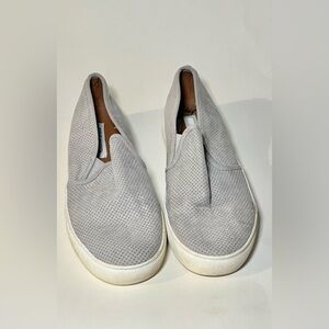 Steve Madden's Women Zarayy Slip On Light Grey Sneakers, size 9.5
